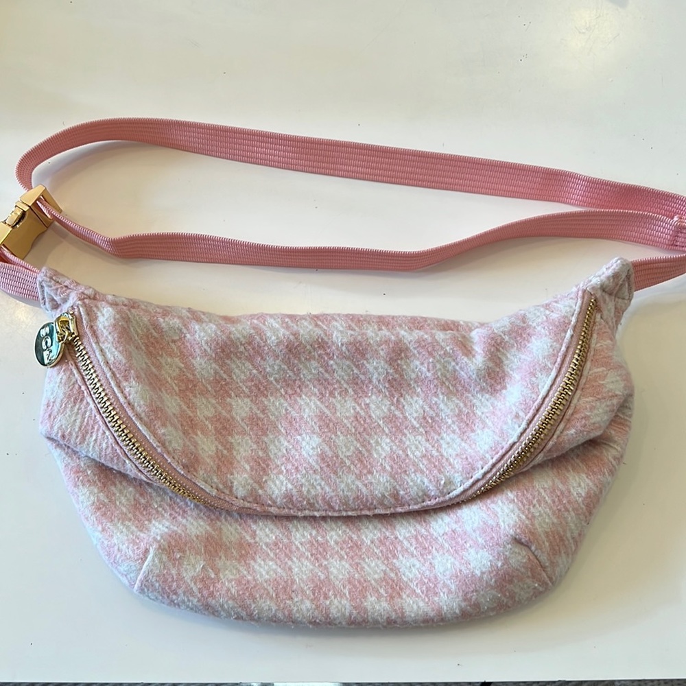 Stone Clover Houndstooth Fanny Pack
